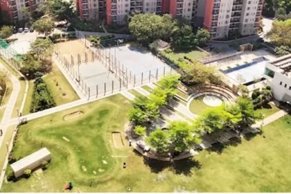 Mahindra Aura Park Access Row