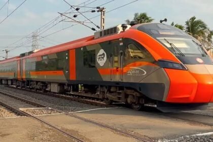 delhi-patna-vande-bharat-special-train-timings-fare-stops